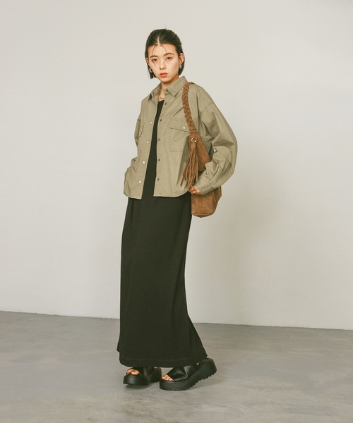 BAYFLOW（ベイフロー）の「[ショートとロングで選べる着丈]コットンボーイフレンドシャツ（シャツ/ブラウス・レディース・オフホワイト/カーキ/インディゴブルー/ボルドー・MEDIUM/SMALL）」の5枚目の写真