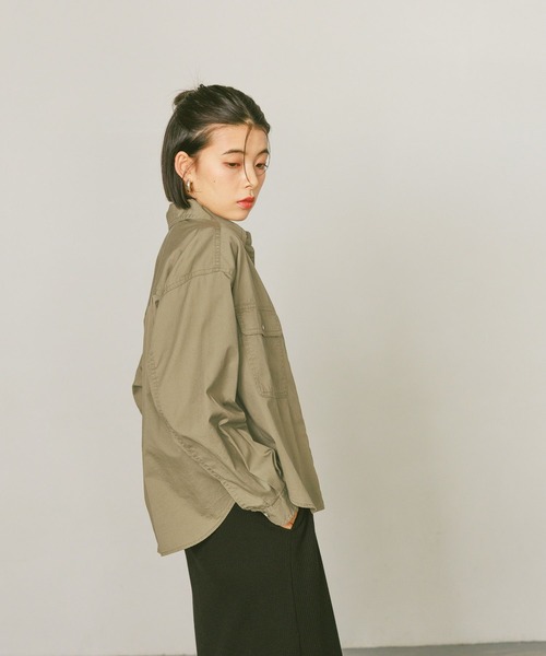 BAYFLOW（ベイフロー）の「[ショートとロングで選べる着丈]コットンボーイフレンドシャツ（シャツ/ブラウス・レディース・オフホワイト/カーキ/インディゴブルー/ボルドー・MEDIUM/SMALL）」の7枚目の写真