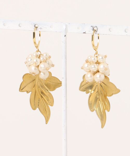 tone(トーン)の「【kanade】パール×リーフピアス(MA)(ピアス(両耳用)・レディース・ホワイト・FREE)」の2枚目の写真