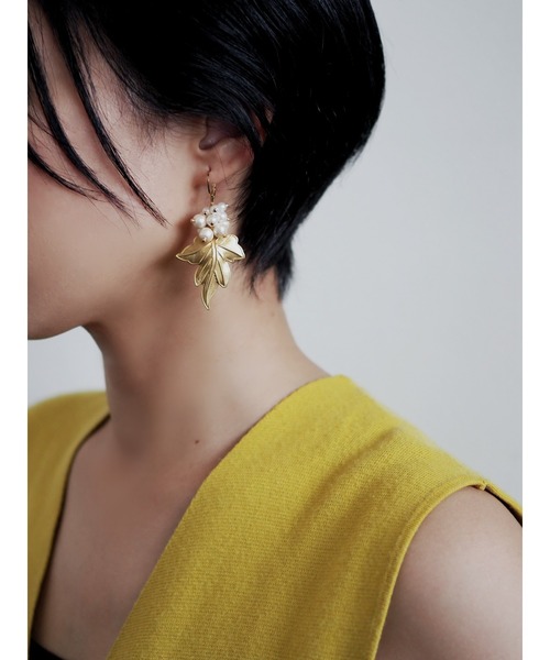 tone(トーン)の「【kanade】パール×リーフピアス(MA)(ピアス(両耳用)・レディース・ホワイト・FREE)」の4枚目の写真