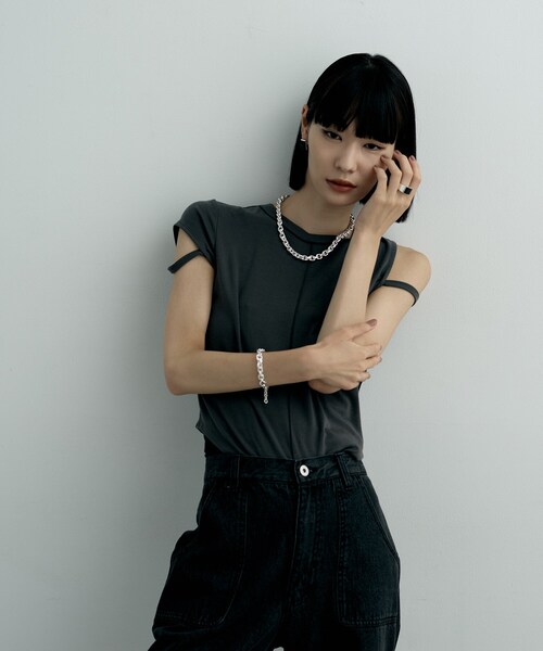 COCOSHNIK ONKITSCH（ココシュニックオンキッチュ）の「シルバー オニキス バフトップカットピアス（ピアス（両耳用）・レディース・シルバー・00）」の8枚目の写真