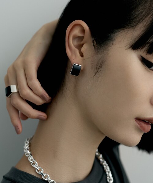 COCOSHNIK ONKITSCH（ココシュニックオンキッチュ）の「シルバー オニキス バフトップカットピアス（ピアス（両耳用）・レディース・シルバー・00）」の9枚目の写真