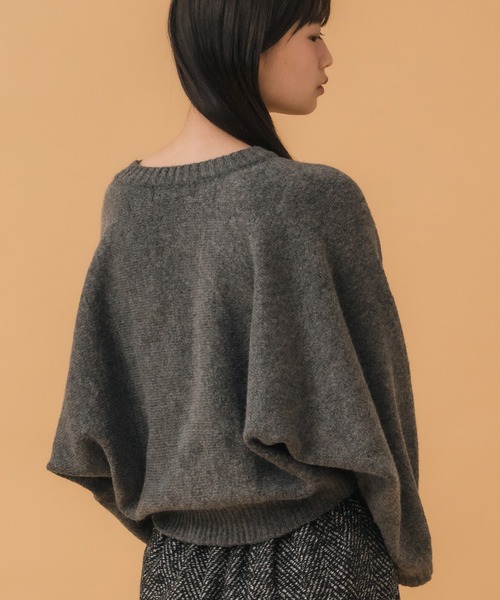 HEILIS(ヘイリス)の「フレアスリーブニットトップス / ブラック チャコール ワイドスリーブ ニット トップス 長袖 クロップド丈 秋服 冬服 ノームコア 無地 カジュアル シンプル 韓国 モノトーン ガーリー 大人(ニット/セーター・レディース・ブラック/チャコールグレー・FREE)」の6枚目の写真