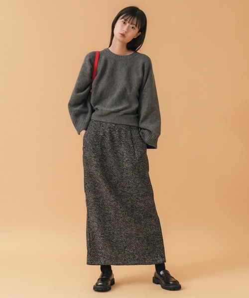 HEILIS(ヘイリス)の「フレアスリーブニットトップス / ブラック チャコール ワイドスリーブ ニット トップス 長袖 クロップド丈 秋服 冬服 ノームコア 無地 カジュアル シンプル 韓国 モノトーン ガーリー 大人(ニット/セーター・レディース・ブラック/チャコールグレー・FREE)」の8枚目の写真