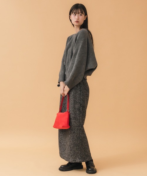 HEILIS(ヘイリス)の「フレアスリーブニットトップス / ブラック チャコール ワイドスリーブ ニット トップス 長袖 クロップド丈 秋服 冬服 ノームコア 無地 カジュアル シンプル 韓国 モノトーン ガーリー 大人(ニット/セーター・レディース・ブラック/チャコールグレー・FREE)」の9枚目の写真