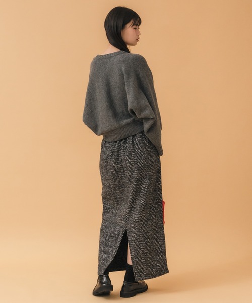 HEILIS(ヘイリス)の「フレアスリーブニットトップス / ブラック チャコール ワイドスリーブ ニット トップス 長袖 クロップド丈 秋服 冬服 ノームコア 無地 カジュアル シンプル 韓国 モノトーン ガーリー 大人(ニット/セーター・レディース・ブラック/チャコールグレー・FREE)」の11枚目の写真