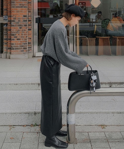 HEILIS(ヘイリス)の「フレアスリーブニットトップス / ブラック チャコール ワイドスリーブ ニット トップス 長袖 クロップド丈 秋服 冬服 ノームコア 無地 カジュアル シンプル 韓国 モノトーン ガーリー 大人(ニット/セーター・レディース・ブラック/チャコールグレー・FREE)」の17枚目の写真
