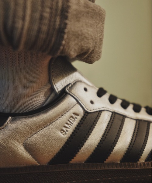 adidas Originals(アディダスオリジナルス)の「adidas Originals/アディダスオリジナルス/Samba OG /silver_KI8464(スニーカー・レディース・シルバー・23.0cm/25.0cm/24.5cm/24.0cm/23.5cm)」の6枚目の写真