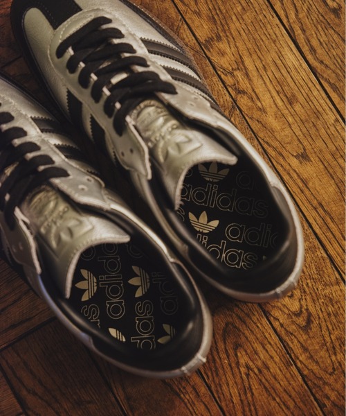 adidas Originals(アディダスオリジナルス)の「adidas Originals/アディダスオリジナルス/Samba OG /silver_KI8464(スニーカー・レディース・シルバー・23.0cm/25.0cm/24.5cm/24.0cm/23.5cm)」の3枚目の写真