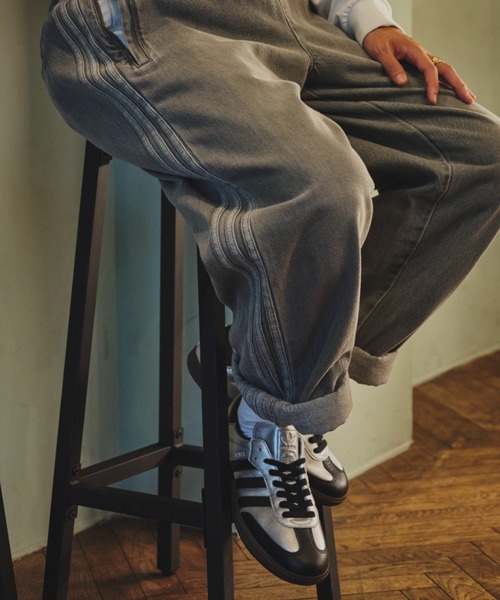adidas Originals(アディダスオリジナルス)の「adidas Originals/アディダスオリジナルス/Samba OG /silver_KI8464(スニーカー・レディース・シルバー・23.0cm/25.0cm/24.5cm/24.0cm/23.5cm)」の5枚目の写真
