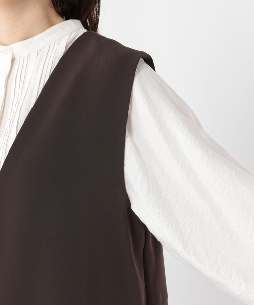 studio CLIP（スタディオクリップ）の「キレイ見えVネックワンピース《オケージョン2025AW》（ワンピース・レディース・ブラック/ブラウン・FREE）」の16枚目の写真