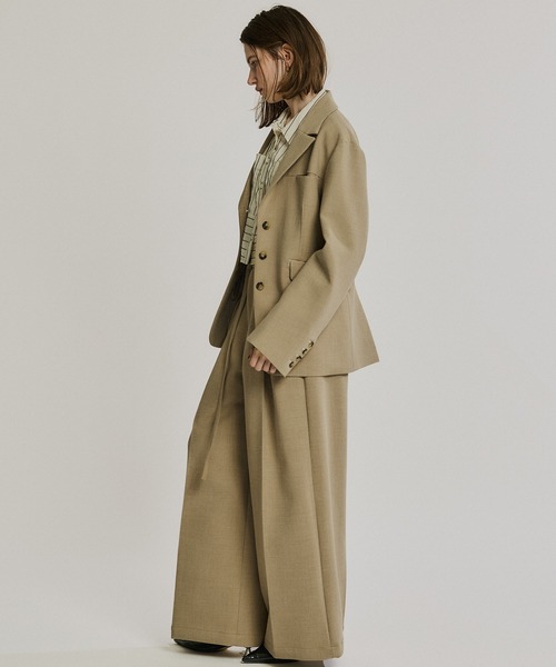 PUBLIC TOKYO（パブリックトウキョウ）の「ダブルクロスノッチドラペルジャケット＊セットアップ対応＊（テーラードジャケット・レディース・ベージュ/ブラック/ネイビー・1/2）」の9枚目の写真