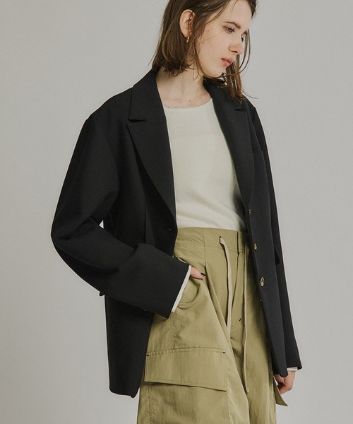 PUBLIC TOKYO（パブリックトウキョウ）の「ダブルクロスノッチドラペルジャケット＊セットアップ対応＊（テーラードジャケット・レディース・ベージュ/ブラック/ネイビー・1/2）」の4枚目の写真