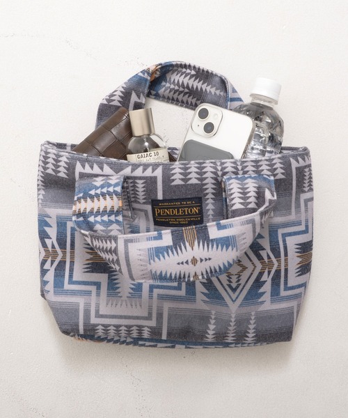 PENDLETON（ペンドルトン）の「PENDLETON ペンドルトン FLANNEL TOTE BAG ネイティブパターン フランネル 中綿入り トートバッグ（トートバッグ・レディース・チャコール/ベージュ・FREE）」の3枚目の写真