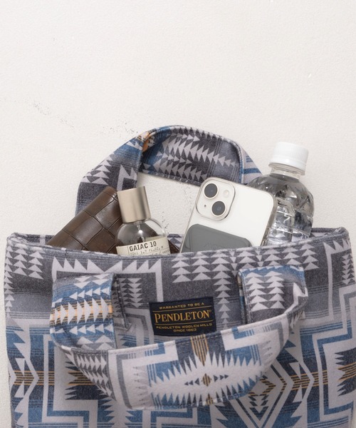 PENDLETON（ペンドルトン）の「PENDLETON ペンドルトン FLANNEL TOTE BAG ネイティブパターン フランネル 中綿入り トートバッグ（トートバッグ・レディース・チャコール/ベージュ・FREE）」の9枚目の写真