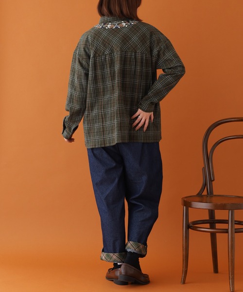 Emago（イマゴ）の「EMAGO 木の実刺繍ｷﾞｬｻﾞｰｼｬﾂ ｵﾝﾌﾞﾚﾁｪｯｸ（シャツ/ブラウス・レディース・ブラウン/ブラック/カーキ・FREE）」の21枚目の写真