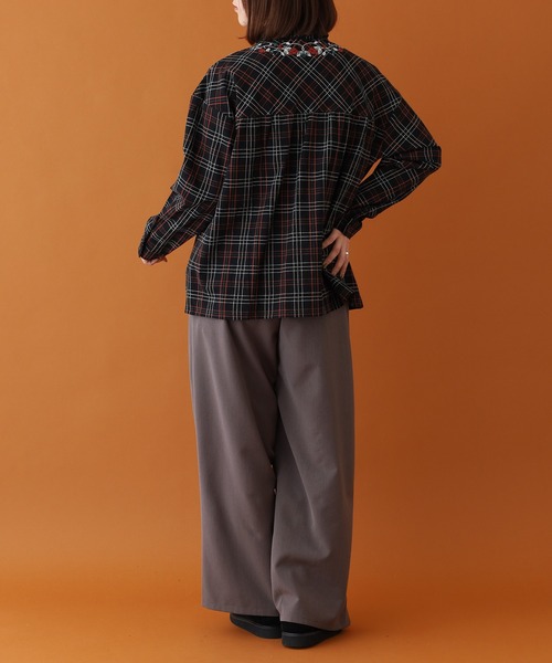Emago（イマゴ）の「EMAGO 木の実刺繍ｷﾞｬｻﾞｰｼｬﾂ ｵﾝﾌﾞﾚﾁｪｯｸ（シャツ/ブラウス・レディース・ブラウン/ブラック/カーキ・FREE）」の9枚目の写真