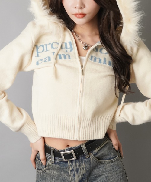 SPINNS（スピンズ）の「ふわもこフードが優勝☆彡あざと可愛い韓国ニットパーカー/ジャガードロゴ（パーカー・レディース・ピンク/チャコール/ネイビー/アイボリー・ONESIZE）」の2枚目の写真