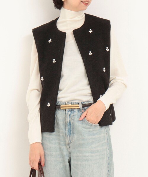 MICO COULIER（ミコクリエ）の「ニット両面パイルビジューベスト（ブルゾン・レディース・チャコールグレー/ベージュ・38）」の4枚目の写真