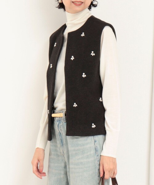 MICO COULIER（ミコクリエ）の「ニット両面パイルビジューベスト（ブルゾン・レディース・チャコールグレー/ベージュ・38）」の6枚目の写真