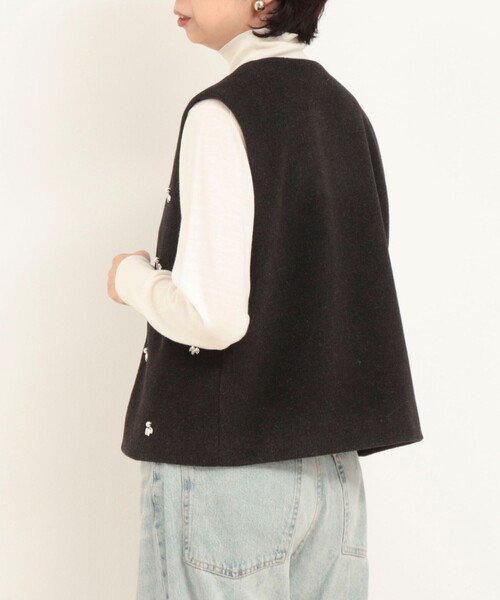 MICO COULIER（ミコクリエ）の「ニット両面パイルビジューベスト（ブルゾン・レディース・チャコールグレー/ベージュ・38）」の8枚目の写真