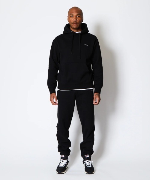 AKTR（アクター）の「AKTR LOGO SWEAT PANTS（アクター ロゴ スウェット パンツ）（スウェットパンツ・メンズ・ネイビー系/ブラック系/ベージュ系・X-LARGE/XX-LARGE/MEDIUM/LARGE）」の2枚目の写真