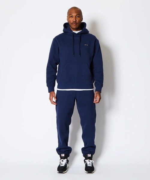 AKTR（アクター）の「AKTR LOGO SWEAT PANTS（アクター ロゴ スウェット パンツ）（スウェットパンツ・メンズ・ネイビー系/ブラック系/ベージュ系・X-LARGE/XX-LARGE/MEDIUM/LARGE）」の3枚目の写真
