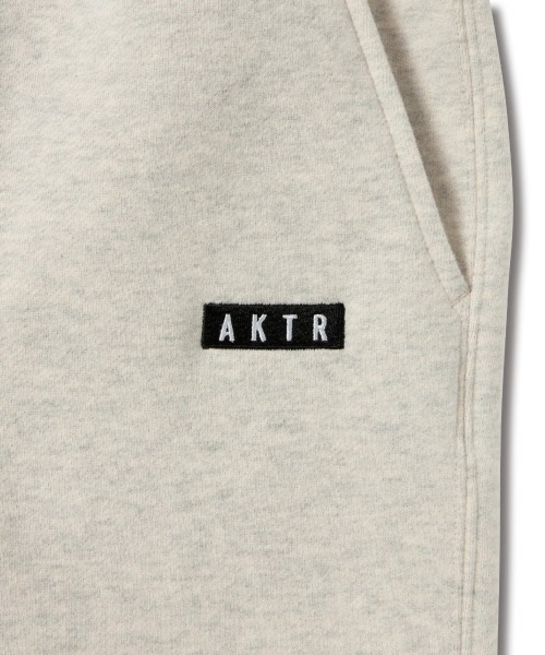 AKTR（アクター）の「AKTR LOGO SWEAT PANTS（アクター ロゴ スウェット パンツ）（スウェットパンツ・メンズ・ネイビー系/ブラック系/ベージュ系・X-LARGE/XX-LARGE/MEDIUM/LARGE）」の19枚目の写真