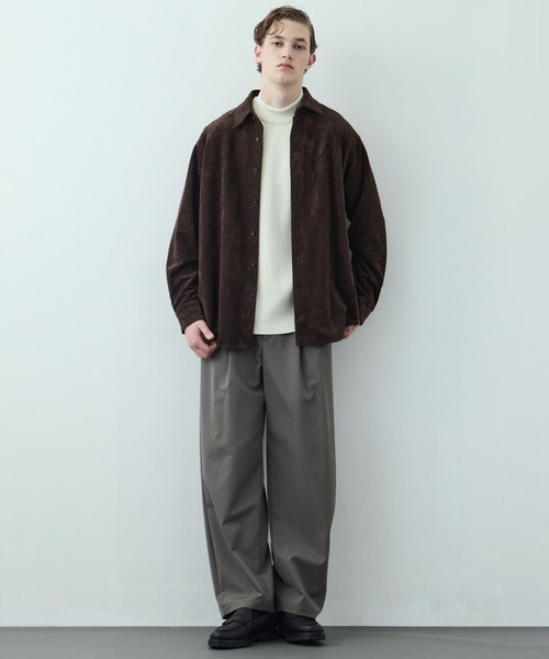 UNITED TOKYO（ユナイテッドトウキョウ）の「【残りわずか】FEATHER SUEDE ロングスリーブシャツ ｜軽量/インナー/ウォッシャブル/イージーケア/オールシーズン（シャツ/ブラウス・メンズ・ブラック/ブラウン/ダークグレー・1/2）」の18枚目の写真