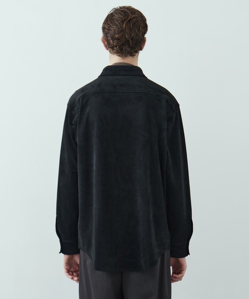UNITED TOKYO（ユナイテッドトウキョウ）の「【残りわずか】FEATHER SUEDE ロングスリーブシャツ ｜軽量/インナー/ウォッシャブル/イージーケア/オールシーズン（シャツ/ブラウス・メンズ・ブラック/ブラウン/ダークグレー・1/2）」の22枚目の写真