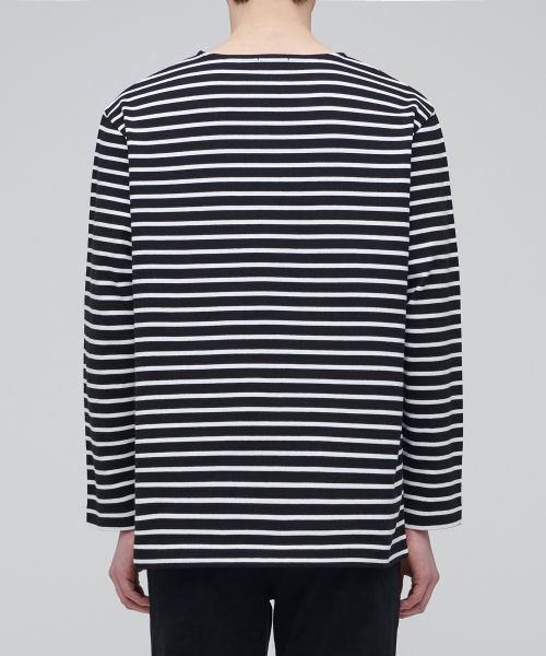 MUSINSA STANDARD（ムシンサスタンダード）の「ストライプボートネック長袖Tシャツ[ブラック/アイボリー]（Tシャツ/カットソー・メンズ・その他・SMALL/MEDIUM/LARGE/X-LARGE/XX-LARGE）」の2枚目の写真
