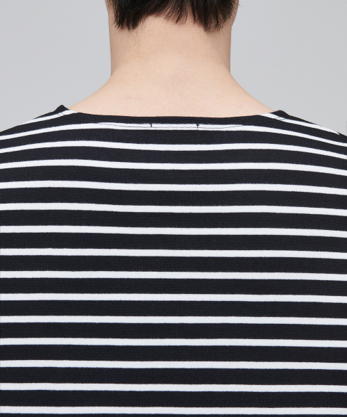 MUSINSA STANDARD（ムシンサスタンダード）の「ストライプボートネック長袖Tシャツ[ブラック/アイボリー]（Tシャツ/カットソー・メンズ・その他・SMALL/MEDIUM/LARGE/X-LARGE/XX-LARGE）」の4枚目の写真