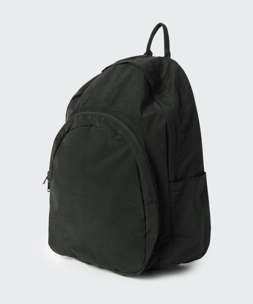 MUSINSA STANDARD（ムシンサスタンダード）の「クリンクルラウンドポケットバックパック[ブラック]（バックパック/リュック・レディース・その他・FREE）」の2枚目の写真