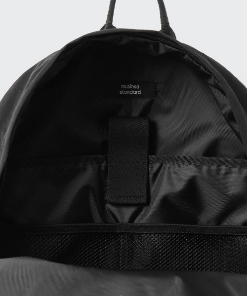 MUSINSA STANDARD（ムシンサスタンダード）の「クリンクルラウンドポケットバックパック[ブラック]（バックパック/リュック・レディース・その他・FREE）」の8枚目の写真