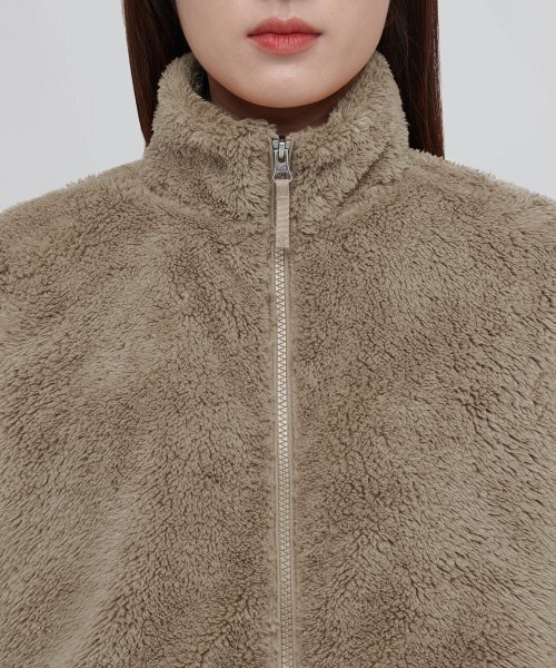 MUSINSA STANDARD WOMAN（ムシンサスタンダードウーマン）の「ウィメンズシャギーフリースジップアップジャケット[ダスティベージュ]（その他アウター・レディース・その他・SMALL/MEDIUM/LARGE）」の3枚目の写真