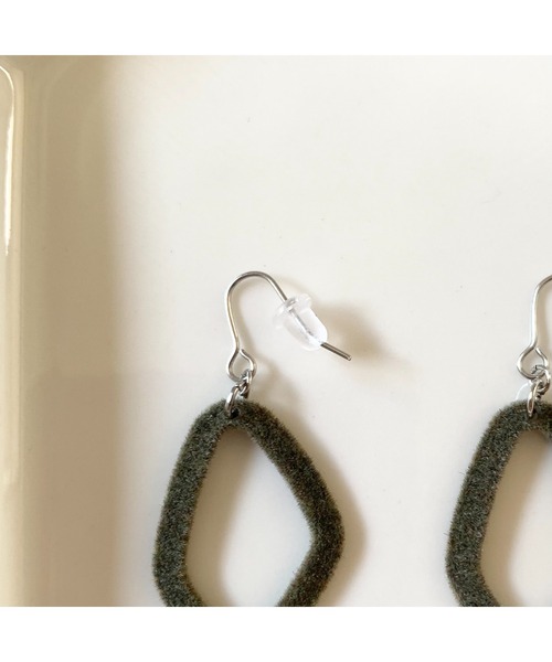 tone(トーン)の「【TOMEI LAB】フロッキー ピアス(MA)(ピアス(両耳用)・レディース・ピンク系その他/オリーブ・FREE)」の6枚目の写真