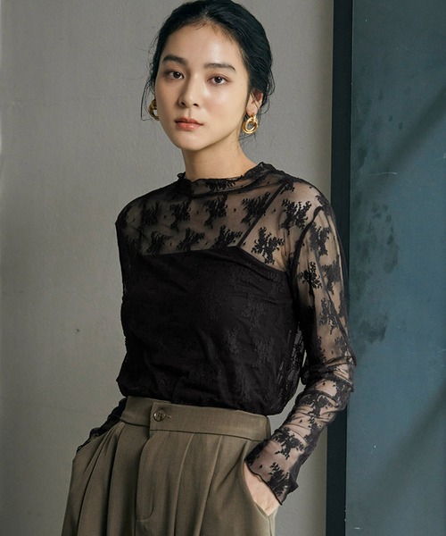 LOWO（ロワ）の「【2つの柄から選べる】シースルートップス シアートップス レース 長袖 刺繍 レイヤード 結婚式 パーティー オケージョン お呼ばれ（Tシャツ/カットソー・レディース・ブラック系その他/アイボリー/ブラック/ホワイト/ホワイト系その他・FREE）」の13枚目の写真