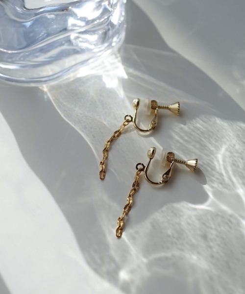 CERCA(チェルカ)の「saran jewelry/ショート デザイン チェーン イヤリング/アレルギー対応(イヤリング・レディース・ゴールド/シルバー・FREE)」の5枚目の写真