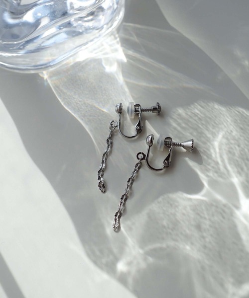 CERCA(チェルカ)の「saran jewelry/ショート デザイン チェーン イヤリング/アレルギー対応(イヤリング・レディース・ゴールド/シルバー・FREE)」の6枚目の写真