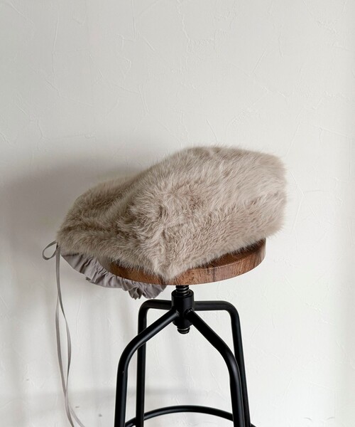 fredy emue(フレディエミュ)の「ギャザーハンドルエコファーショルダーバッグ(ショルダーバッグ・レディース・グレイッシュベージュ/ベージュ・FREE)」の10枚目の写真