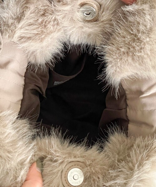 fredy emue(フレディエミュ)の「ギャザーハンドルエコファーショルダーバッグ(ショルダーバッグ・レディース・グレイッシュベージュ/ベージュ・FREE)」の16枚目の写真