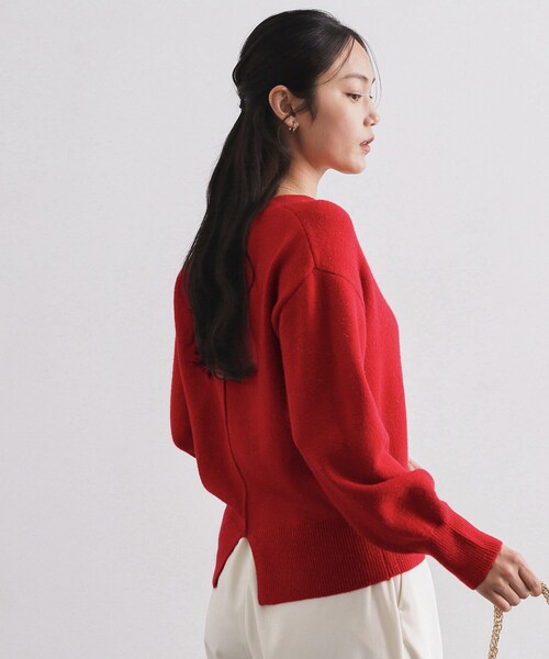 OPAQUE.CLIP(オペークドットクリップ)の「Vネックラメニット【洗濯機OK】(ニット/セーター・レディース・グレー/レッド系1/ネイビー・40/38)」の10枚目の写真