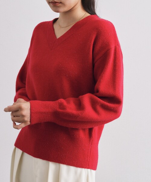 OPAQUE.CLIP(オペークドットクリップ)の「Vネックラメニット【洗濯機OK】(ニット/セーター・レディース・グレー/レッド系1/ネイビー・40/38)」の18枚目の写真