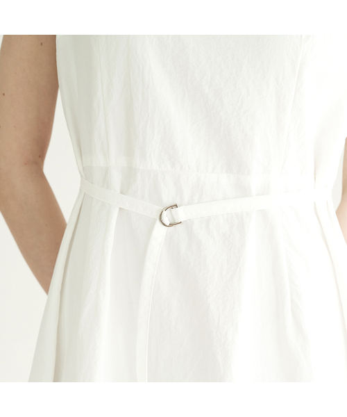 SLOWLOLLI（スローローリ）の「Belted pintuck long sleeveless dress_3 Colors（ワンピース・レディース・スカイブルー/ブラック/アイボリー・FREE）」の2枚目の写真