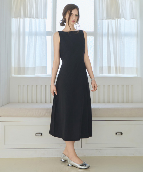 SLOWLOLLI（スローローリ）の「Belted pintuck long sleeveless dress_3 Colors（ワンピース・レディース・スカイブルー/ブラック/アイボリー・FREE）」の8枚目の写真