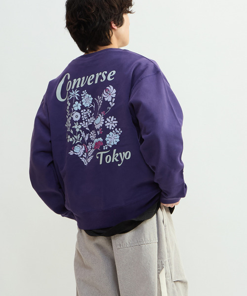 CONVERSE TOKYO（コンバーストウキョウ）の「BACK FLOWER PRINT SWEAT（スウェット・レディース・ブルー/レッド/スミクロ/パープル・SMALL/MEDIUM）」の11枚目の写真