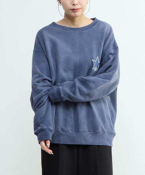 CONVERSE TOKYO（コンバーストウキョウ）の「BACK FLOWER PRINT SWEAT（スウェット・レディース・ブルー/レッド/スミクロ/パープル・SMALL/MEDIUM）」の15枚目の写真