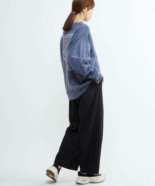 CONVERSE TOKYO（コンバーストウキョウ）の「BACK FLOWER PRINT SWEAT（スウェット・レディース・ブルー/レッド/スミクロ/パープル・SMALL/MEDIUM）」の19枚目の写真