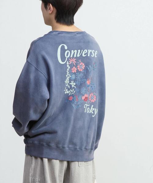 CONVERSE TOKYO（コンバーストウキョウ）の「BACK FLOWER PRINT SWEAT（スウェット・レディース・ブルー/レッド/スミクロ/パープル・SMALL/MEDIUM）」の7枚目の写真