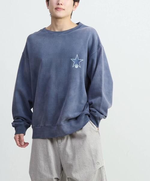 CONVERSE TOKYO（コンバーストウキョウ）の「BACK FLOWER PRINT SWEAT（スウェット・レディース・ブルー/レッド/スミクロ/パープル・SMALL/MEDIUM）」の8枚目の写真